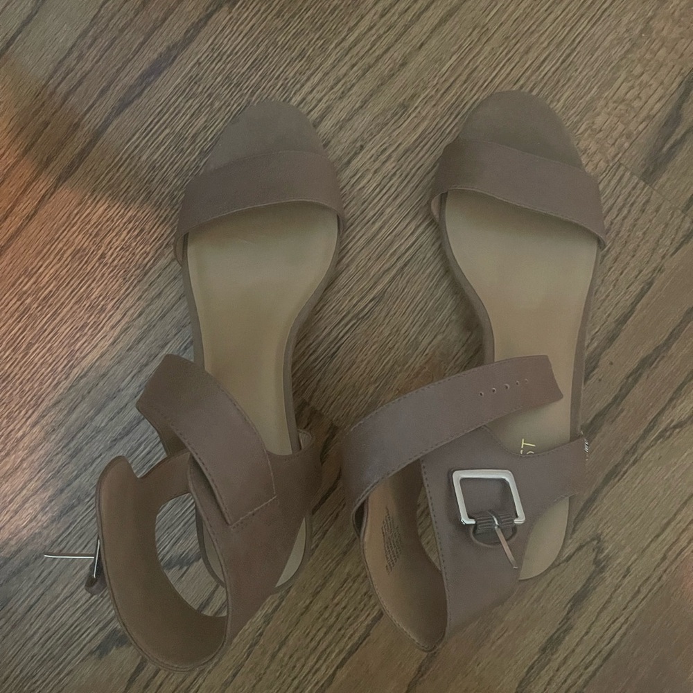 Size 10 Nine West Wedge Sandals 2.5 inch wedge heel